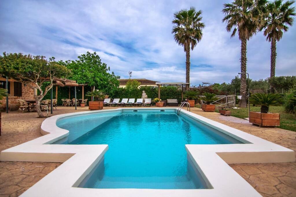 Casa con piscina a 1 km del mar y del pueblo Casa con piscina a 1 km del mar y del pueblo