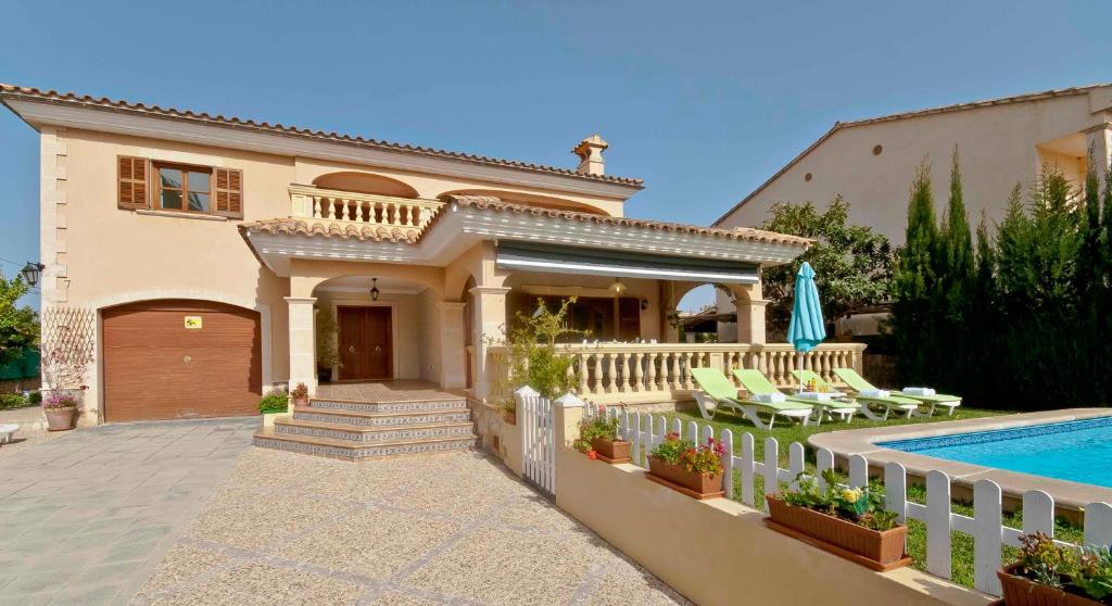 Llac Blau - Mediterranean Styled with Pool