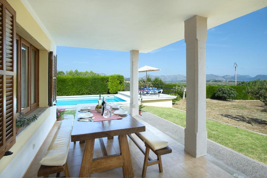 Owl Booking Villa Gabriel - Rustic Stay Owl Booking Villa Gabriel - Rustic Stay