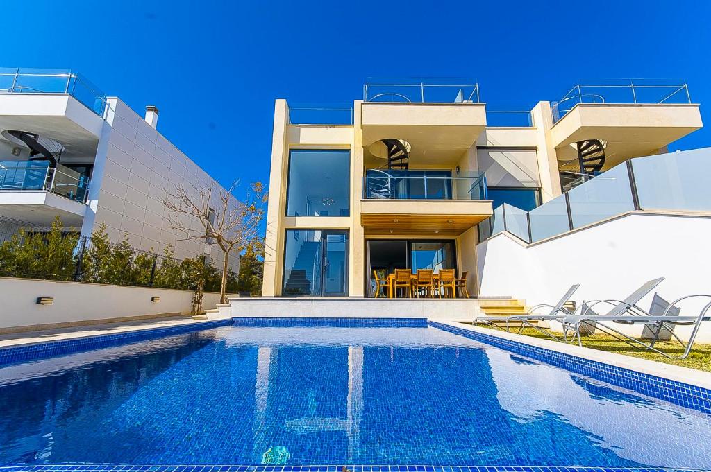 Villa Aqua