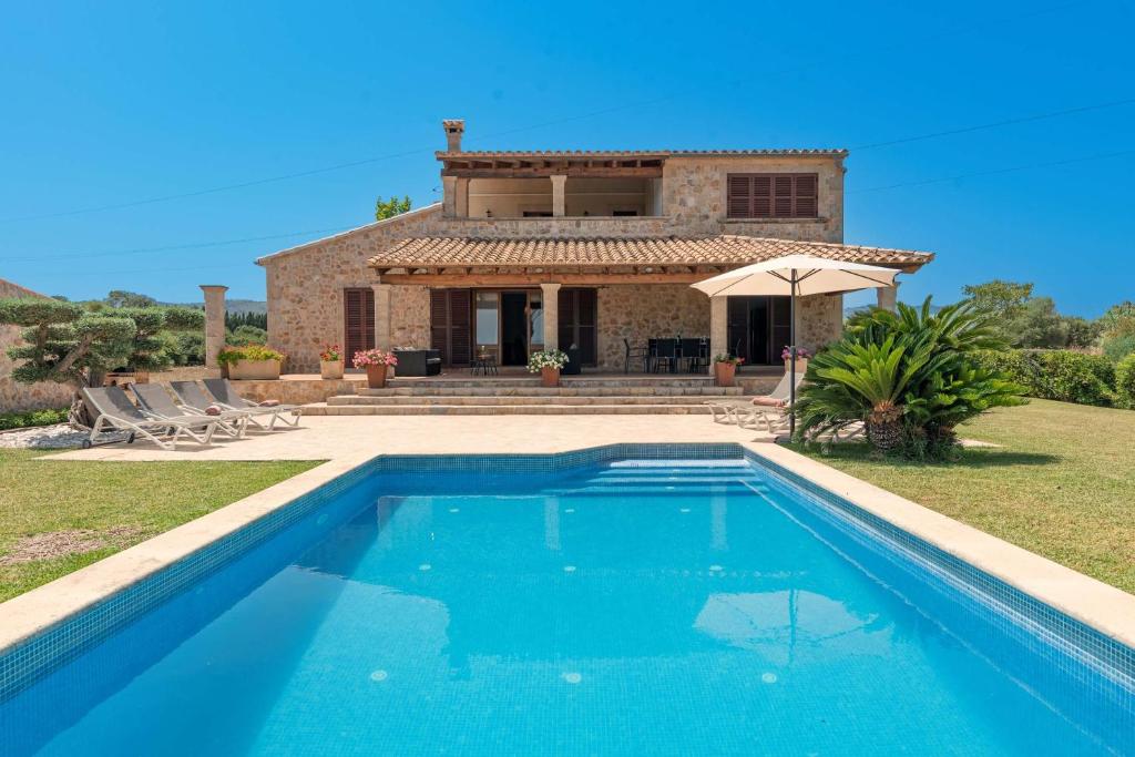 Villa Guillona by Sealand Villas
