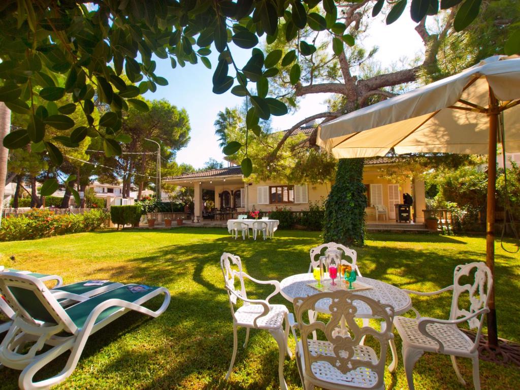 Villa Tita de Manresa, con jardines y vista mar