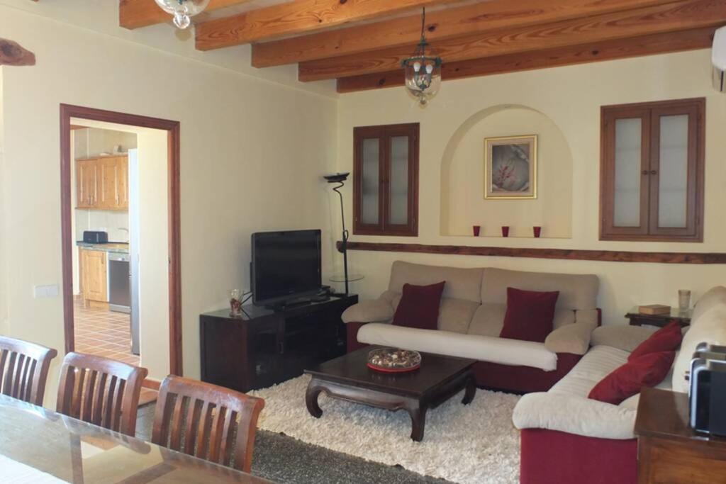 Villa Maria, bonita casa con jardín y piscina privada en Andratx