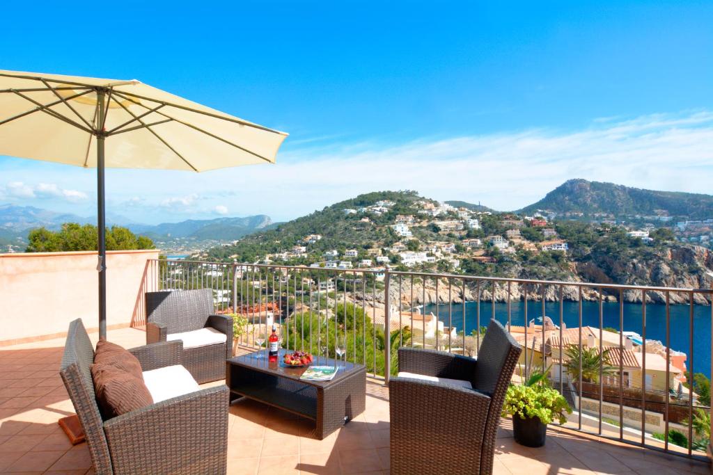 Villa With Enchanting Sea Views And Pool For 7 Guests Villa With Enchanting Sea Views And Pool For 7 Guests