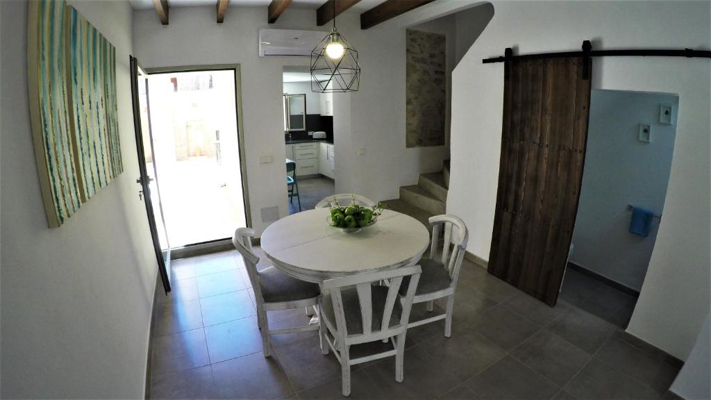 Cas Carter Cas Carter