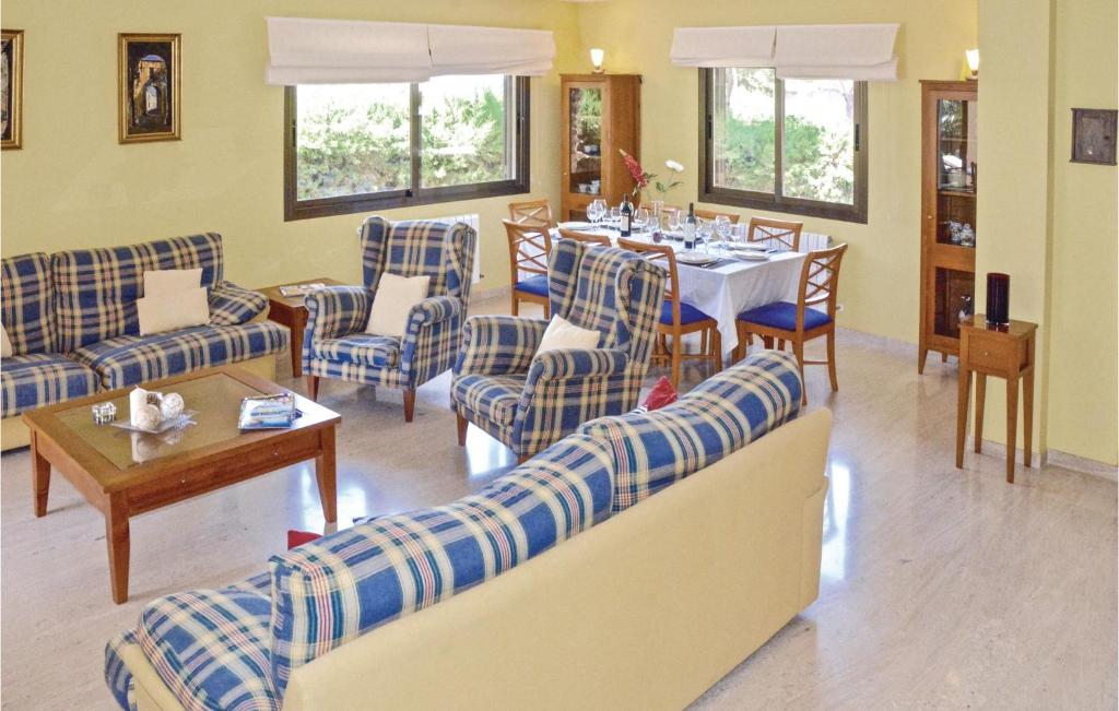 Cozy Home In Bahia Azul-Badia Blava With Kitchen Cozy Home In Bahia Azul-Badia Blava With Kitchen