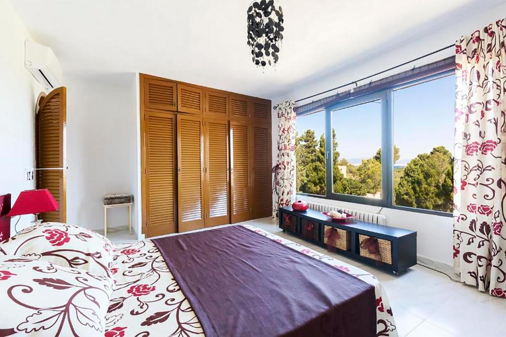 CASTELL BOHIO HOLIDAY VILLA BELLISSIMO CASTELL BOHIO HOLIDAY VILLA BELLISSIMO
