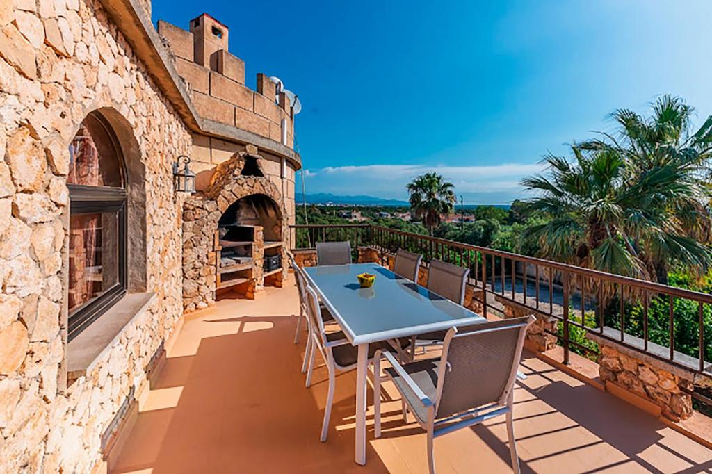CASTELL BOHIO HOLIDAY VILLA BELLISSIMO CASTELL BOHIO HOLIDAY VILLA BELLISSIMO