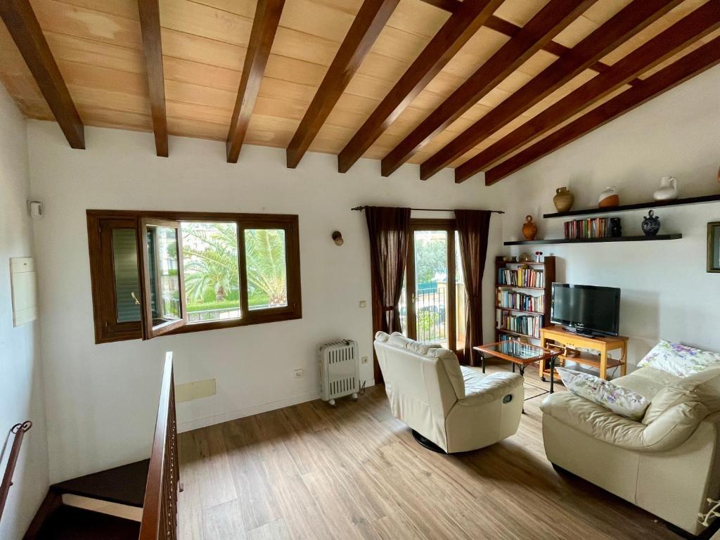 El ponton house, Villa close to palma town for groups and families El ponton house, Villa close to palma town for groups and families