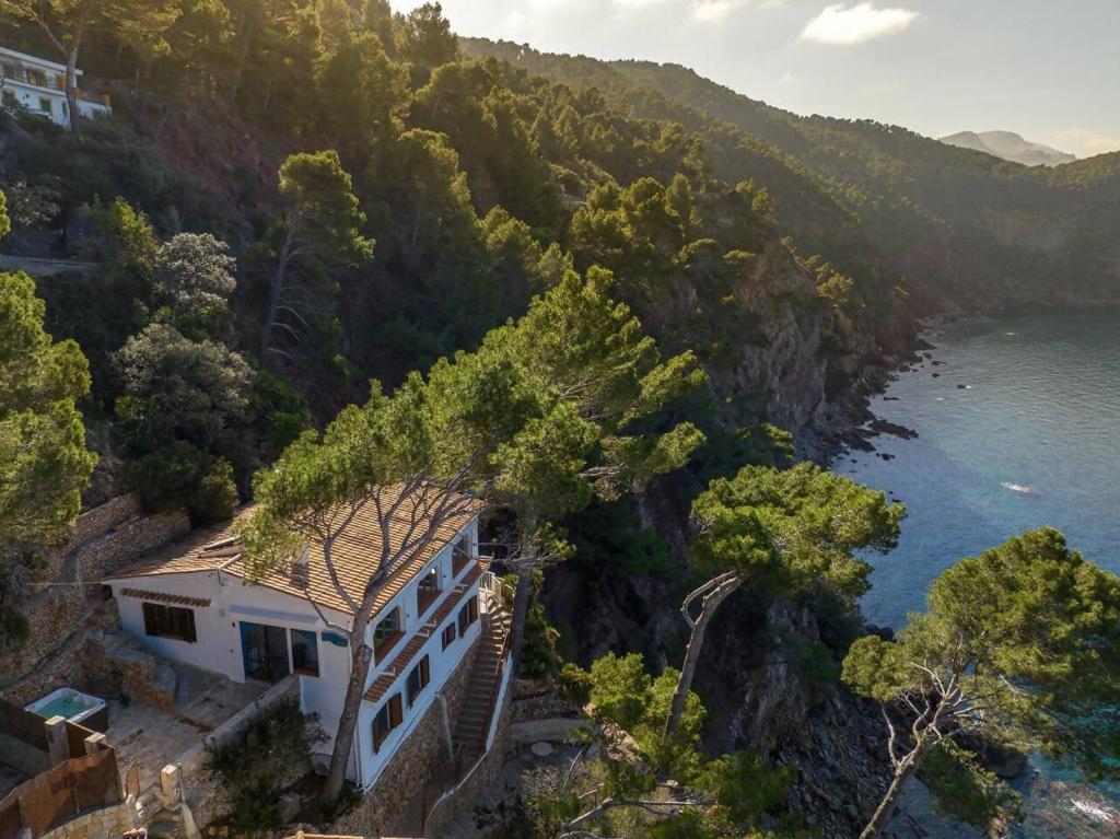 Maripins Villa con jacuzzi y vistas únicas al mar Maripins Villa con jacuzzi y vistas únicas al mar