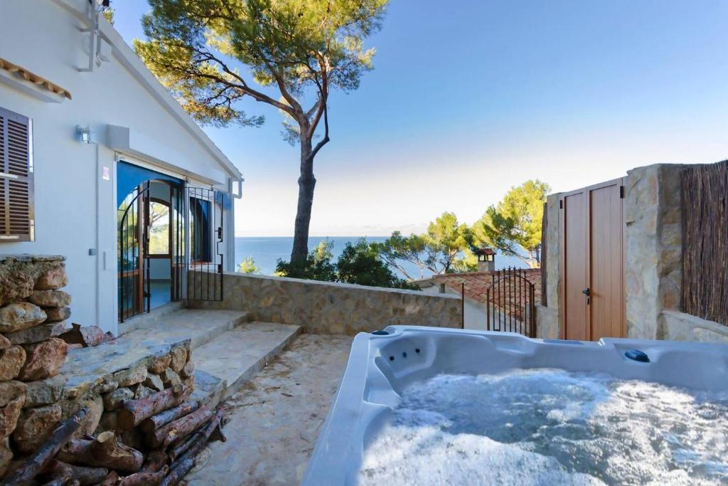Maripins Villa con jacuzzi y vistas únicas al mar Maripins Villa con jacuzzi y vistas únicas al mar