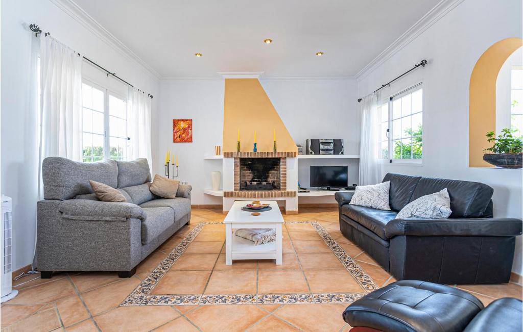 3 Bedroom Gorgeous Home In Cala Bona