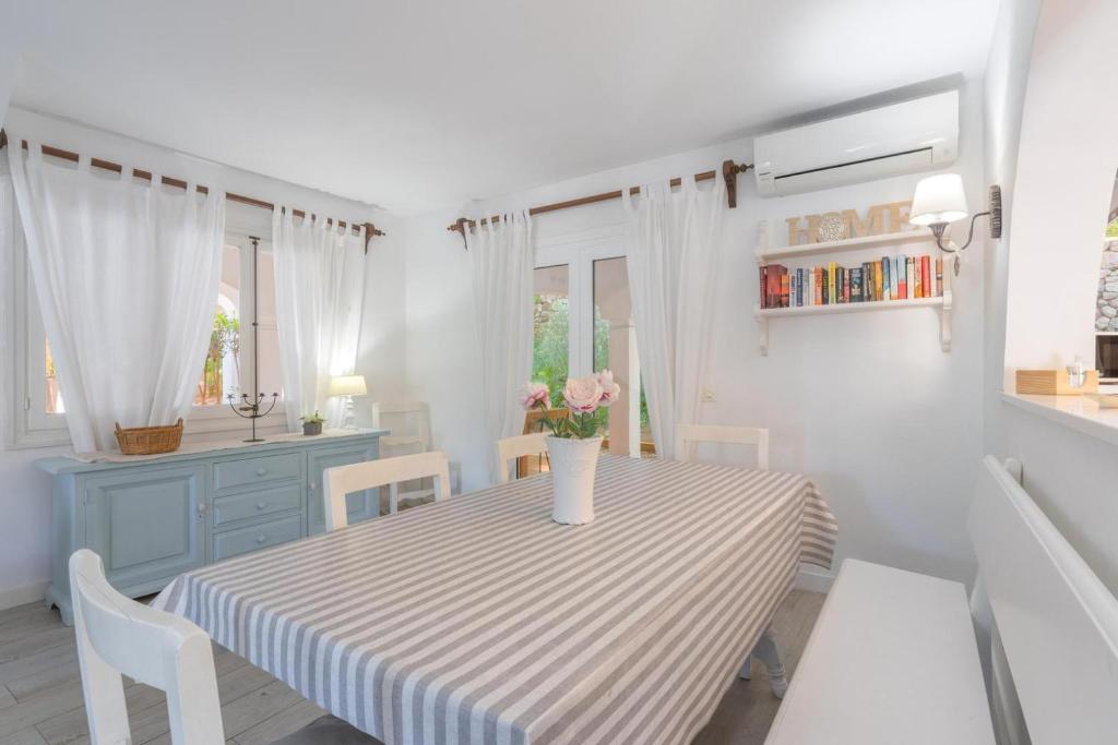 Beautiful Beach Villa in Cala Sant Vicente-Can Botana Community Properties Beautiful Beach Villa in Cala Sant Vicente-Can Botana Community Properties