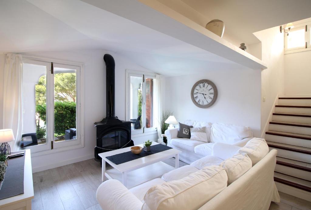 Gorgeous renovated Cala Sant Vicenc Beach Villa Gorgeous renovated Cala Sant Vicenc Beach Villa