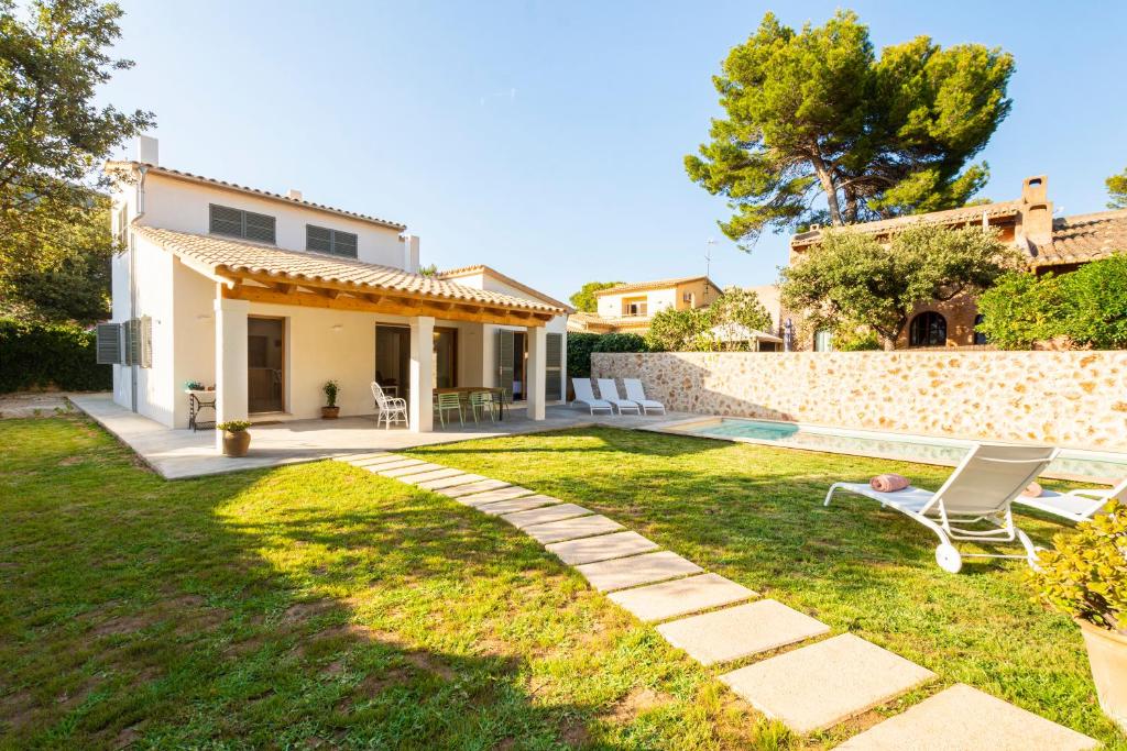 Villa with pool near the beach in Cala San Vicente by Renthousing Villa with pool near the beach in Cala San Vicente by Renthousing