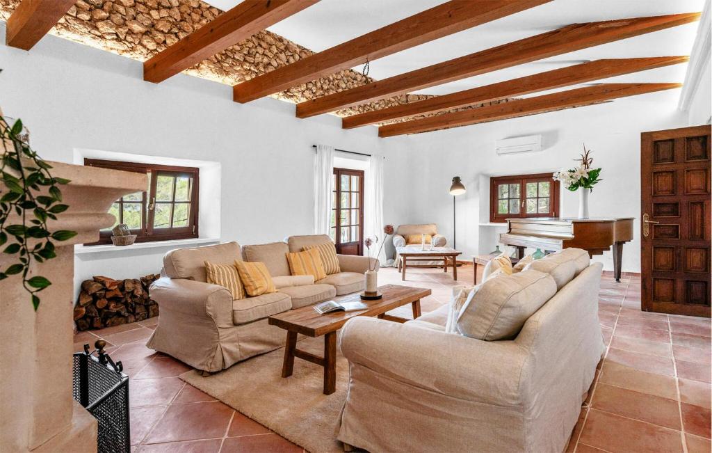 Stunning Home In Esporlas