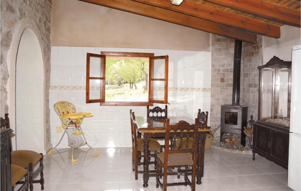 Stunning Home In Estellencs With Jacuzzi Stunning Home In Estellencs With Jacuzzi