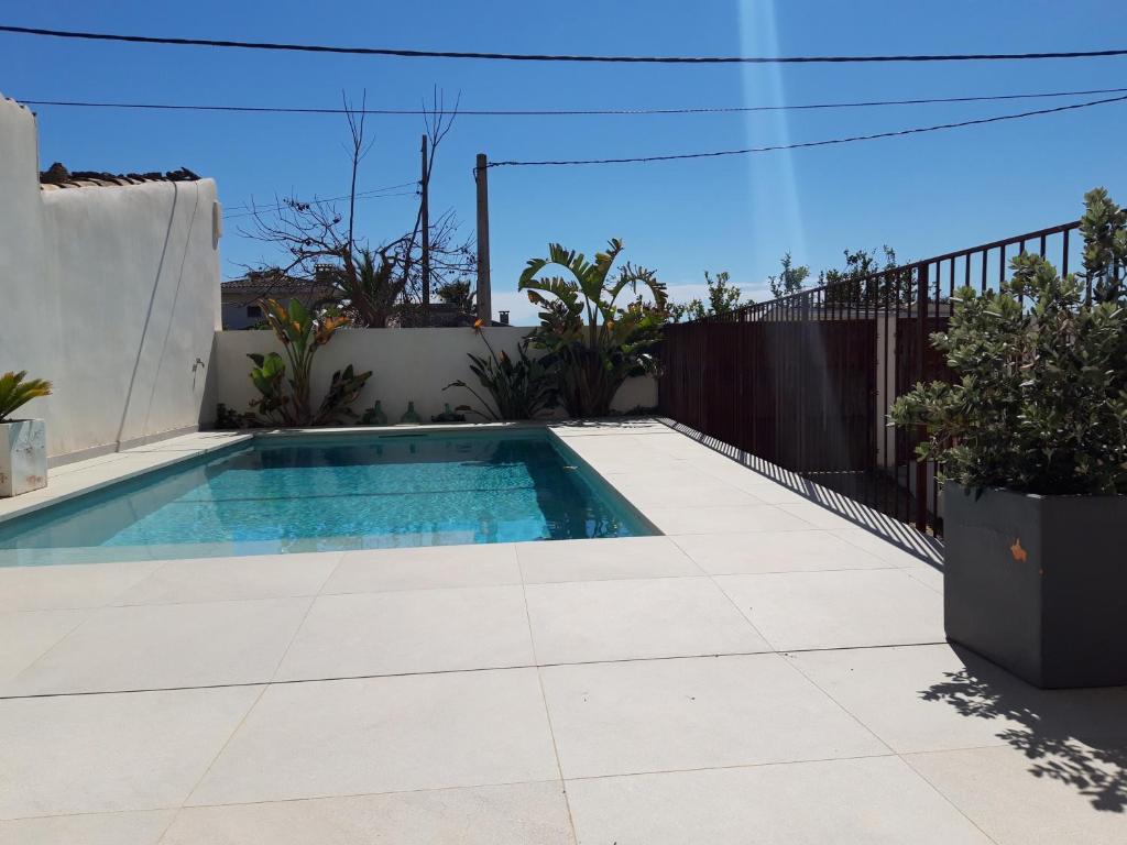 CASA PISCINA DOCTOR FLEMING 51 CASA PISCINA DOCTOR FLEMING 51