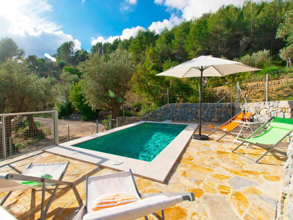 Villa Mancor Pool & Mountain Views