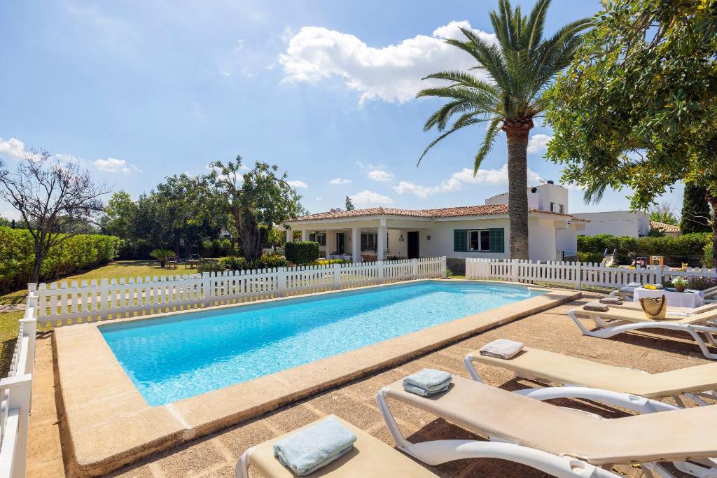 Ideal house for two families with pool and barbecue Ideal house for two families with pool and barbecue