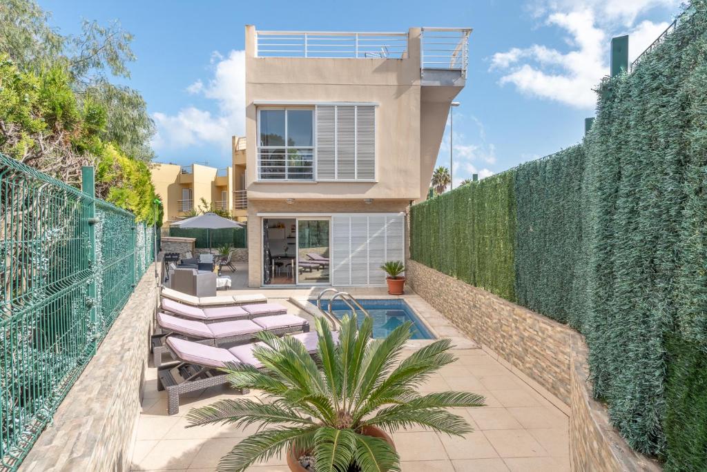 Chalet adosado con piscina