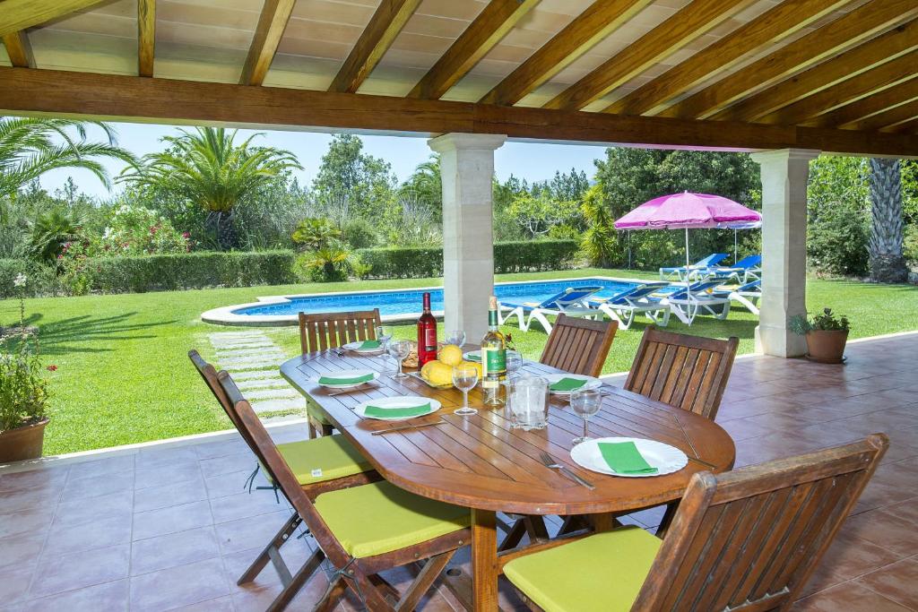 Owl Booking Villa Bobis - Family Holidays with Private Pool Owl Booking Villa Bobis - Family Holidays with Private Pool