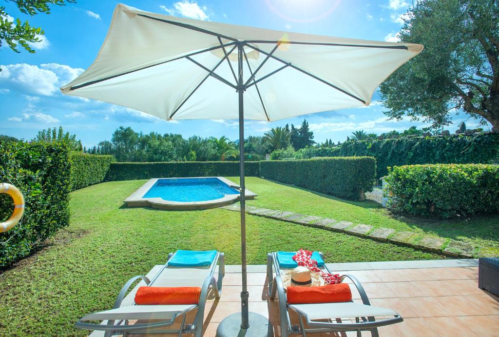 Owl Booking Villa Tarongers - Stay For Couples Owl Booking Villa Tarongers - Stay For Couples