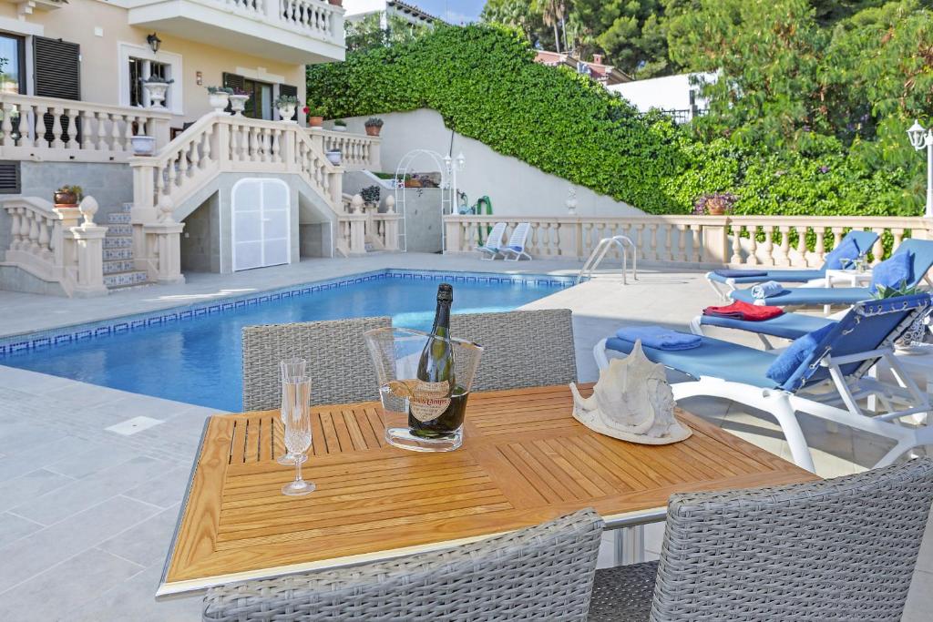 Villa Maria Portals Nous, by Priority
