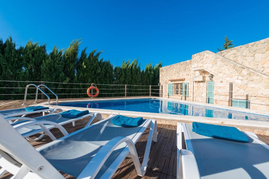 Villa Can Pau, pool and garden close to the beach Villa Can Pau, pool and garden close to the beach
