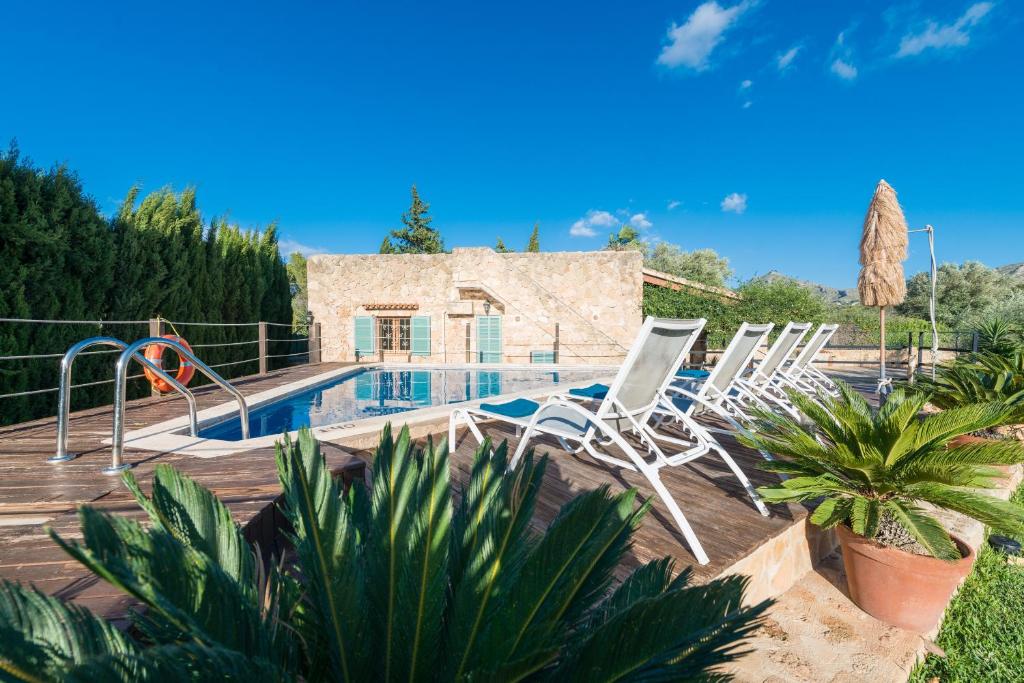 Villa Can Pau, pool and garden close to the beach Villa Can Pau, pool and garden close to the beach