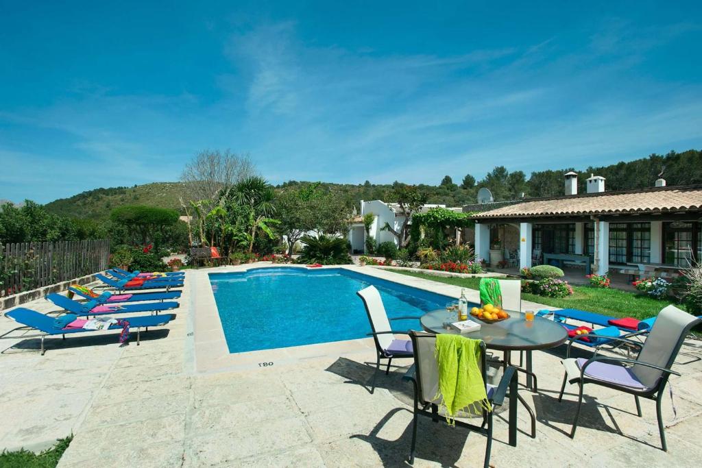 Villa Tomeu Seguinot by Sealand Villas