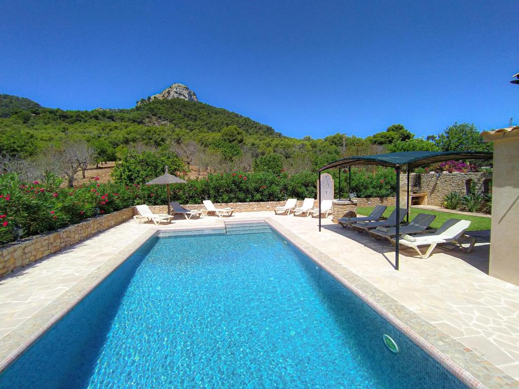 Sa Sinia - Family rural house with pool and mountain views Sa Sinia - Family rural house with pool and mountain views