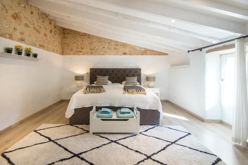 Casa La Limonera. Townhouse with pool for up to 6 persons in Santanyi
