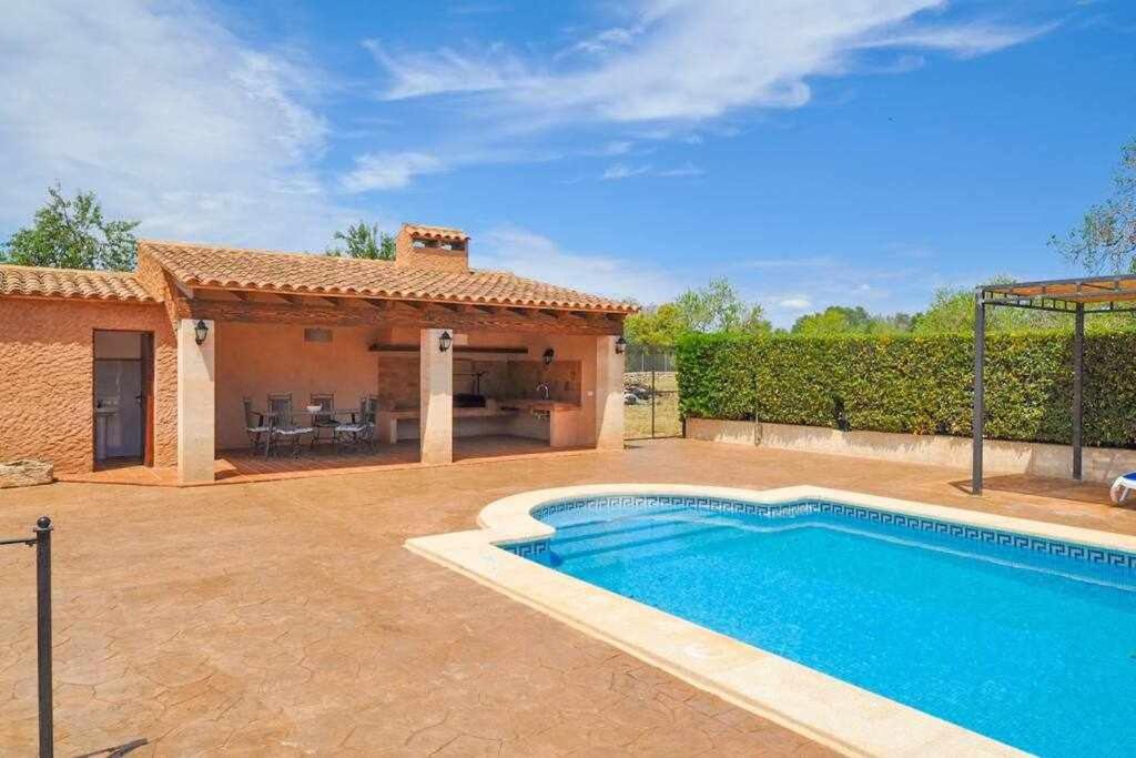 Villa con piscina BBQ terraza y wifi Villa con piscina BBQ terraza y wifi