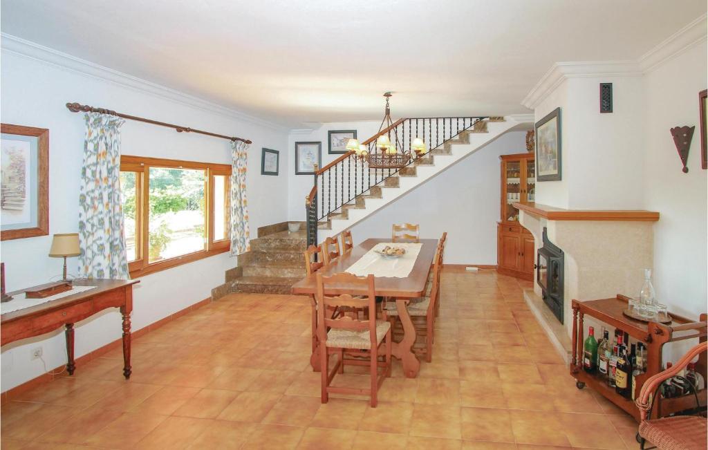 Nice Home In Sencelles